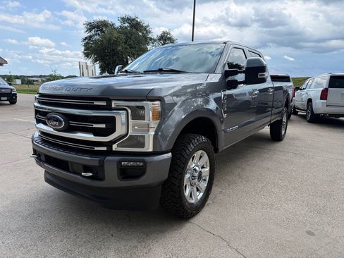 Used 2022 Ford F350 Platinum AWD/4WD image 3