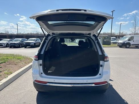 Used 2023 Jeep Grand Cherokee Laredo image 10