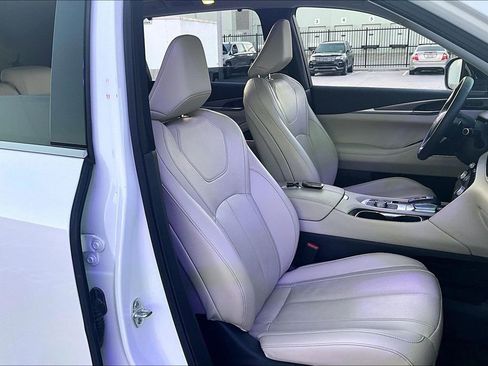 Certified 2025 INFINITI QX60 Luxe image 10