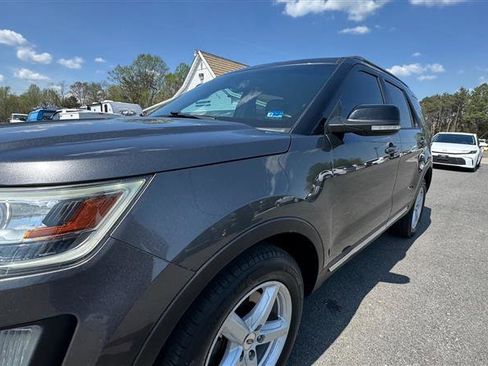 Used 2016 Ford Explorer XLT w/ Equipment Group 202A image 11