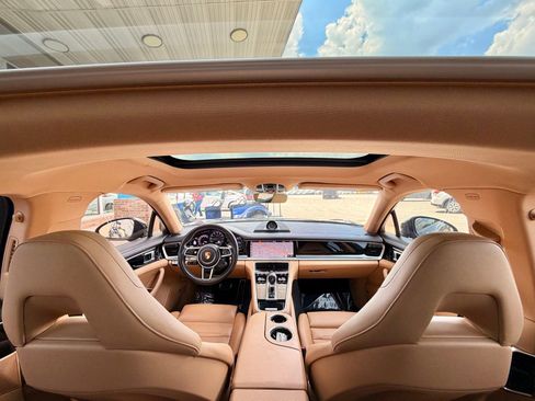 Used 2018 Porsche Panamera 4 AWD/4WD image 41