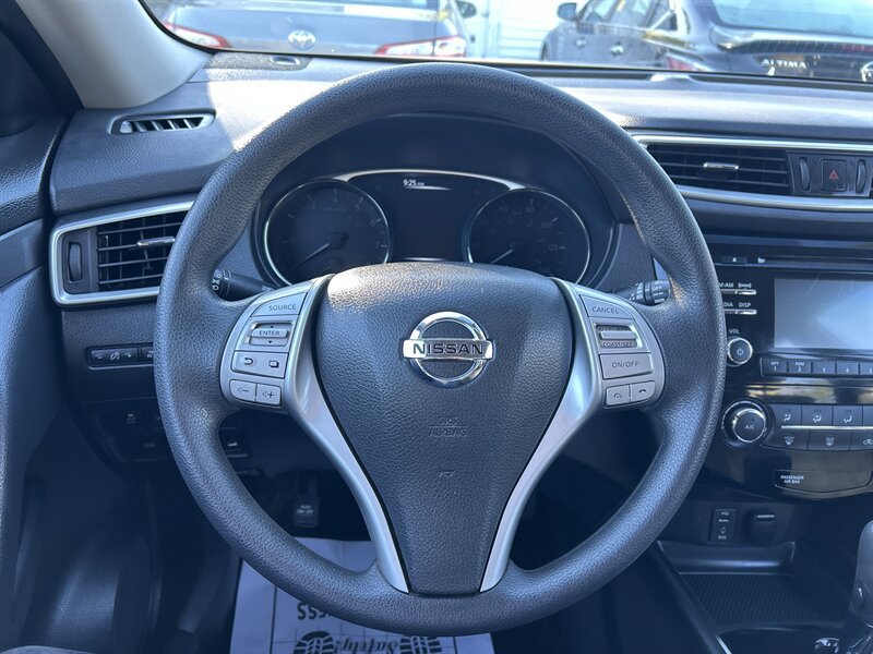 Used 2016 Nissan Rogue S AWD/4WD image 13