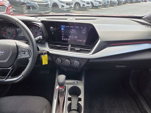Used 2024 Chevrolet Trax RS FWD image 16