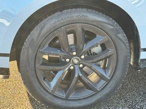 Used 2025 Land Rover Range Rover Velar Dynamic SE image 3