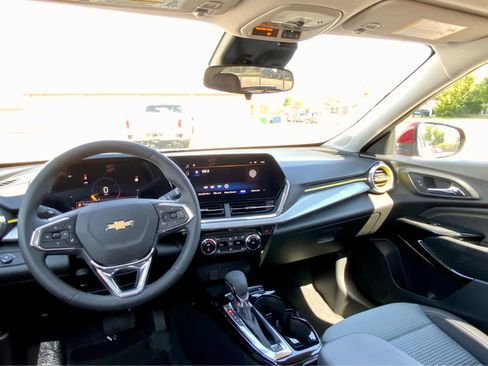 New 2025 Chevrolet Trax LT w/ Driver Confidence Package image 35