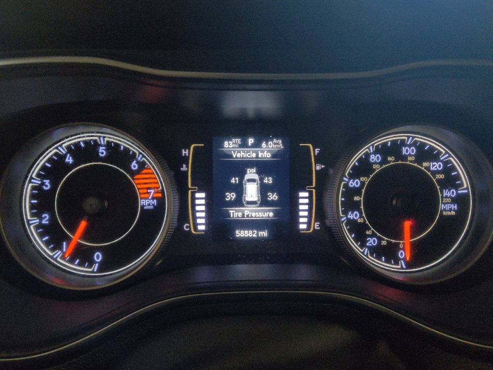 Used 2019 Jeep Cherokee Latitude Plus w/ Cold Weather Group AWD/4WD image 23
