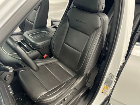 Used 2023 GMC Yukon Denali image 9