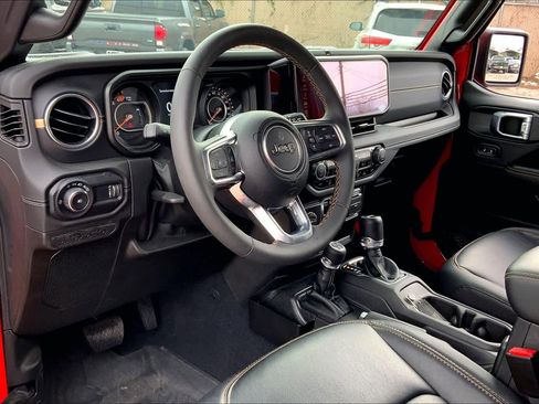 Used 2024 Jeep Wrangler Sahara w/ Safety Group image 17