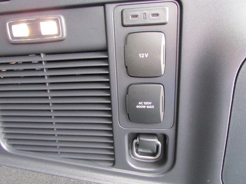 Used 2025 Ford Expedition Tremor image 42