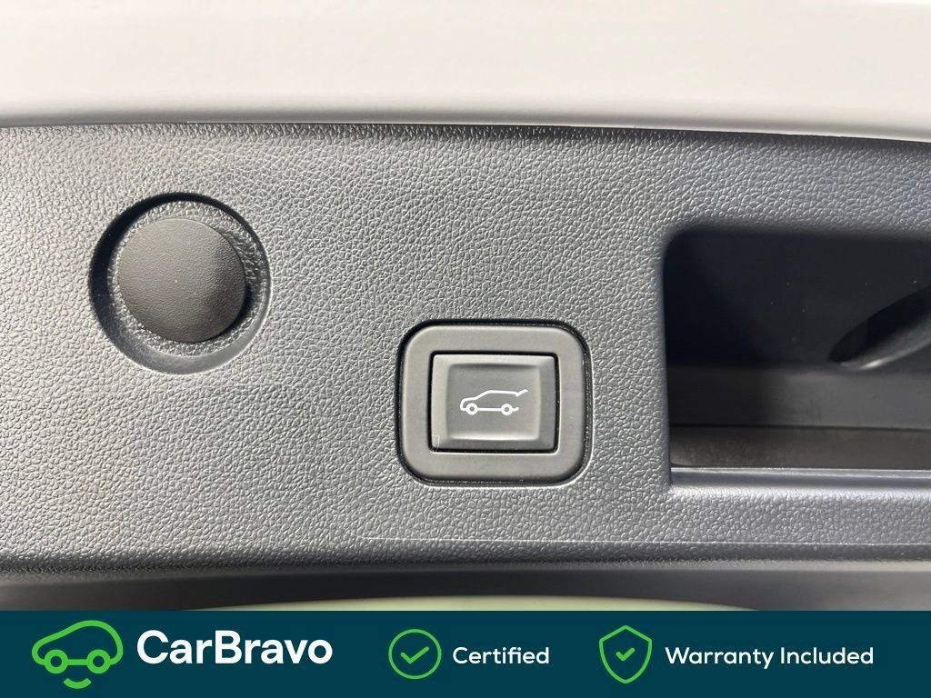 Used 2025 Chevrolet Equinox LT w/ Convenience Package II FWD image 9