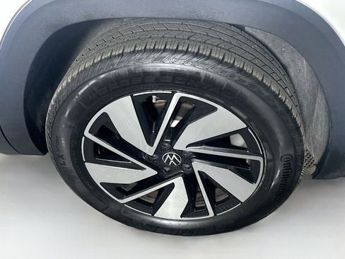 Used 2025 Volkswagen Atlas SE image 11