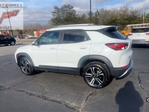Used 2023 Chevrolet TrailBlazer LT w/ Convenience Package image 6