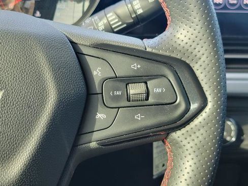 Used 2024 Chevrolet Trax RS w/ Sunroof Package FWD image 17
