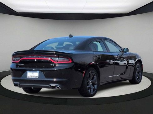 Used 2018 Dodge Charger R/T w/ Plus Group RWD image 8