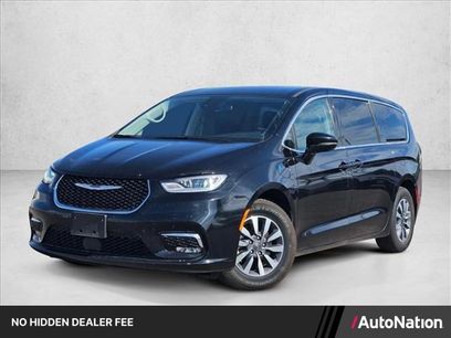 Used 2024 Chrysler Pacifica Limited