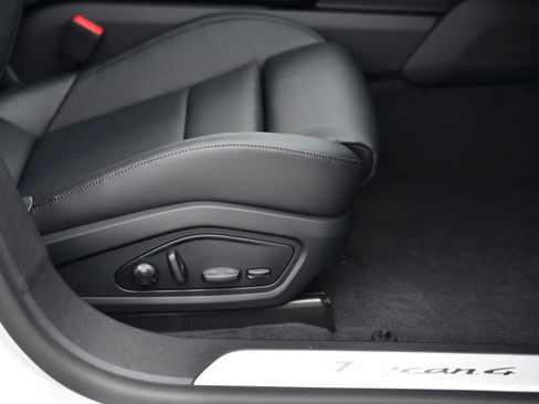 Used 2025 Porsche Taycan image 13