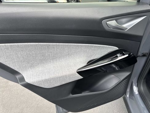 Certified 2023 Volkswagen ID.4 Pro image 9