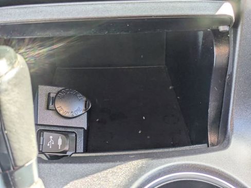 Used 2017 Toyota Camry SE image 16