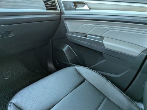 Used 2022 Volkswagen Atlas SEL image 19