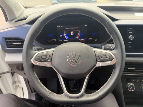 Certified 2022 Volkswagen Taos SE AWD/4WD image 16
