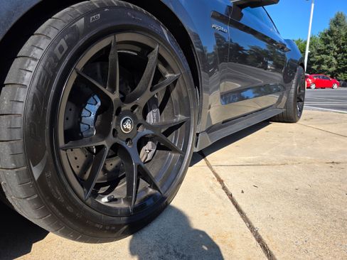 Used 2018 Ford Mustang Shelby GT350 w/ Convenience Package RWD image 19