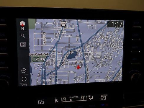 Used 2024 Toyota Sienna Platinum image 21