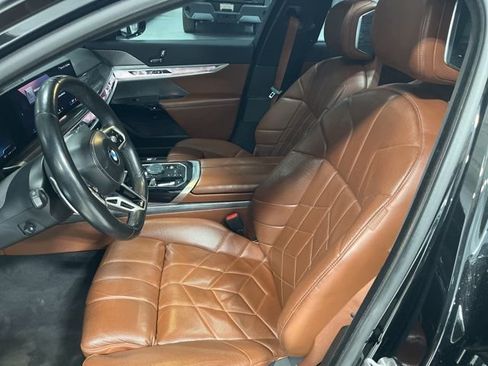 Used 2023 BMW 760i xDrive AWD/4WD image 9
