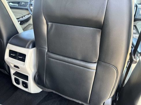 Used 2016 Ford Edge Titanium w/ Equipment Group 301A AWD/4WD image 15