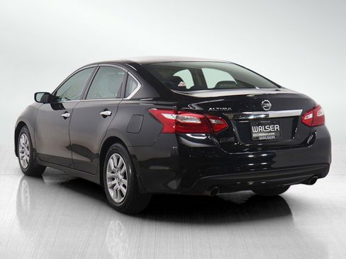Used 2017 Nissan Altima 2.5 S w/ Power Driver Seat Package FWD image 4