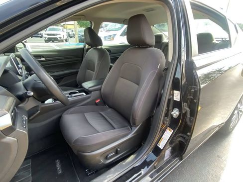 Used 2024 Nissan Altima 2.5 SV FWD image 15