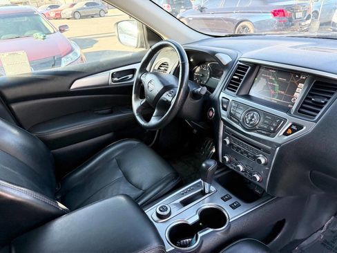 Used 2019 Nissan Pathfinder SL image 17