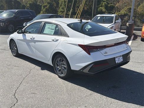 New 2026 Hyundai Elantra Blue image 5
