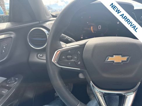 Used 2025 Chevrolet Trax LT w/ LT Convenience Package FWD image 21