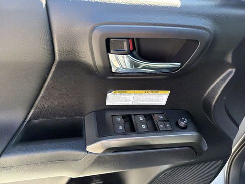 Used 2020 Toyota Tacoma TRD Off-Road AWD/4WD image 15