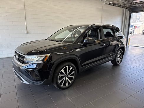 Used 2024 Volkswagen Taos SE FWD image 4