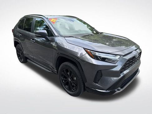 Used 2022 Toyota RAV4 SE AWD/4WD image 3