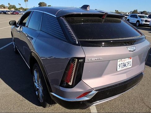 Used 2025 Cadillac Optiq Luxury 1 image 4