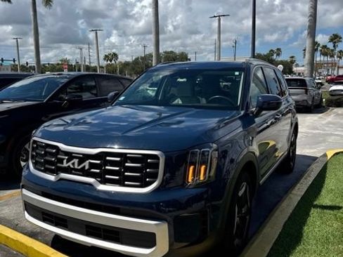 Certified 2024 Kia Telluride S w/ S Sunroof Package FWD image 1
