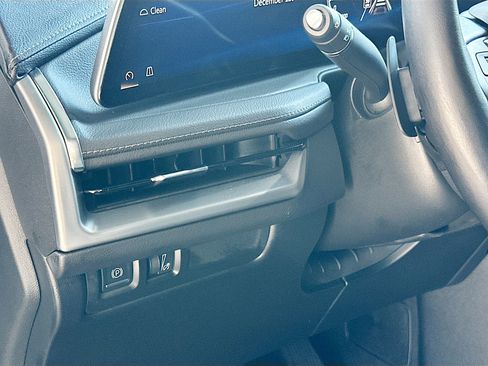 Used 2025 Cadillac XT4 Premium Luxury image 10