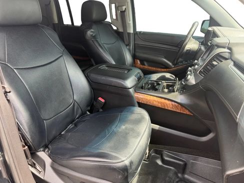 Used 2018 Chevrolet Suburban Premier RWD image 19