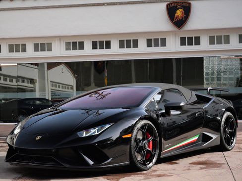 Used 2018 Lamborghini Huracan Performante image 13