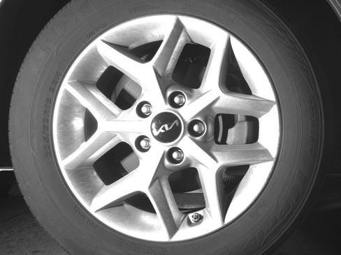 Used 2025 Kia Soul LX w/ LX Technology Package image 13