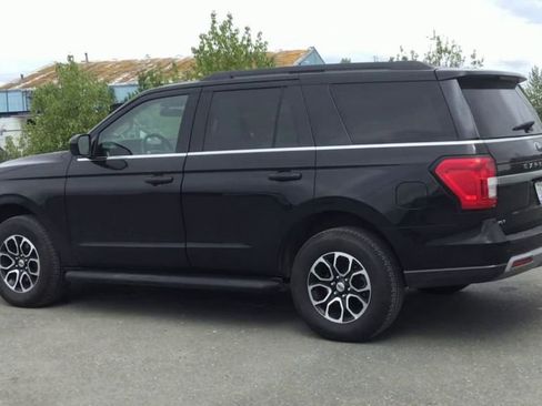 Used 2024 Ford Expedition XLT image 6