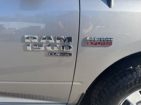 Used 2022 RAM 1500 Classic SLT w/ Trailer Tow Group AWD/4WD image 9