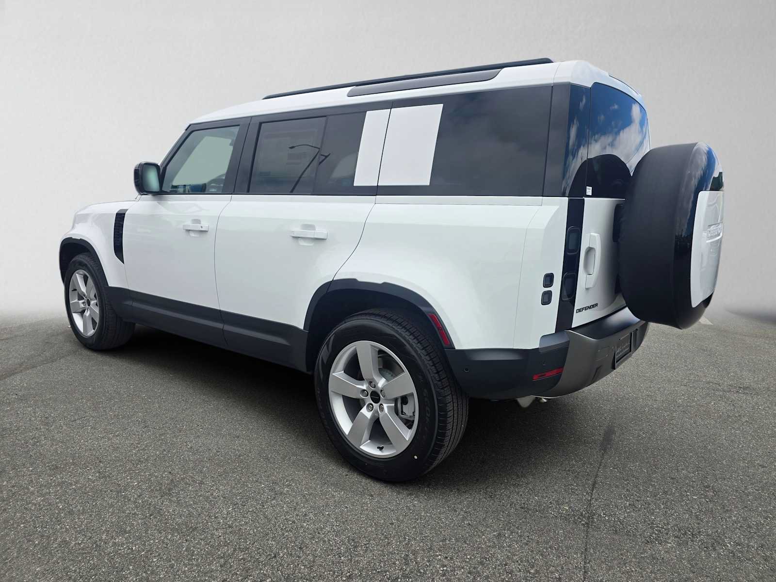 New 2026 Land Rover Defender 110 S AWD/4WD image 3