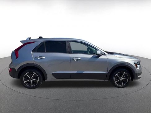 Used 2026 Kia Niro LX FWD image 16