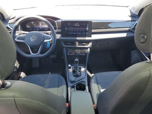 Certified 2025 Volkswagen Taos SE AWD/4WD image 15