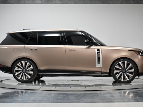 Used 2023 Land Rover Range Rover LWB SV Autobiography image 12