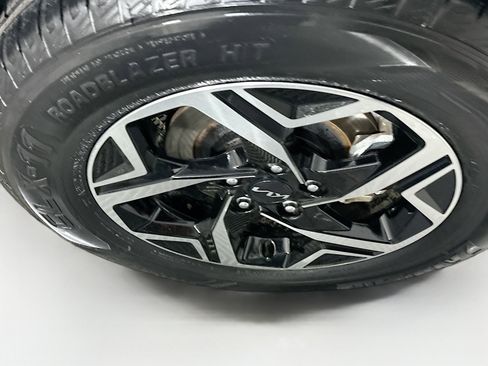 Used 2024 Kia Sportage LX image 11