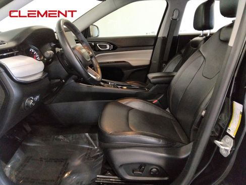 Used 2022 Jeep Compass Limited image 28